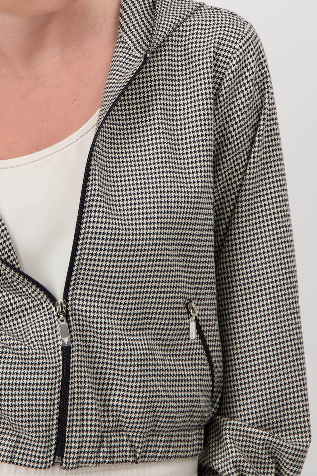 Schwarz Hood Jacket - Houndstooth