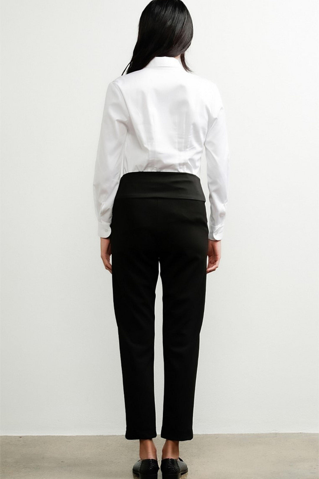 Tapered Leg Pull On Pant - Black